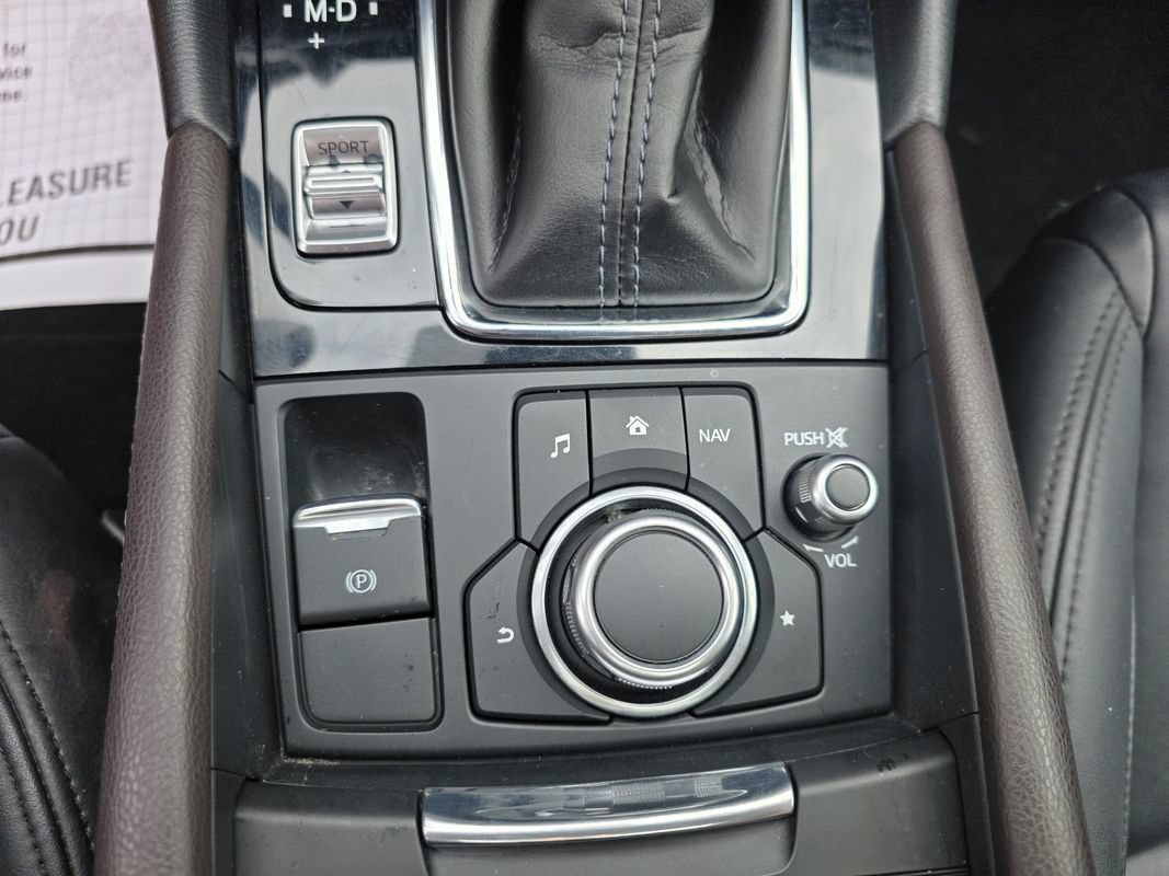 Used 2018 MAZDA MAZDA3 Touring FWD image 13