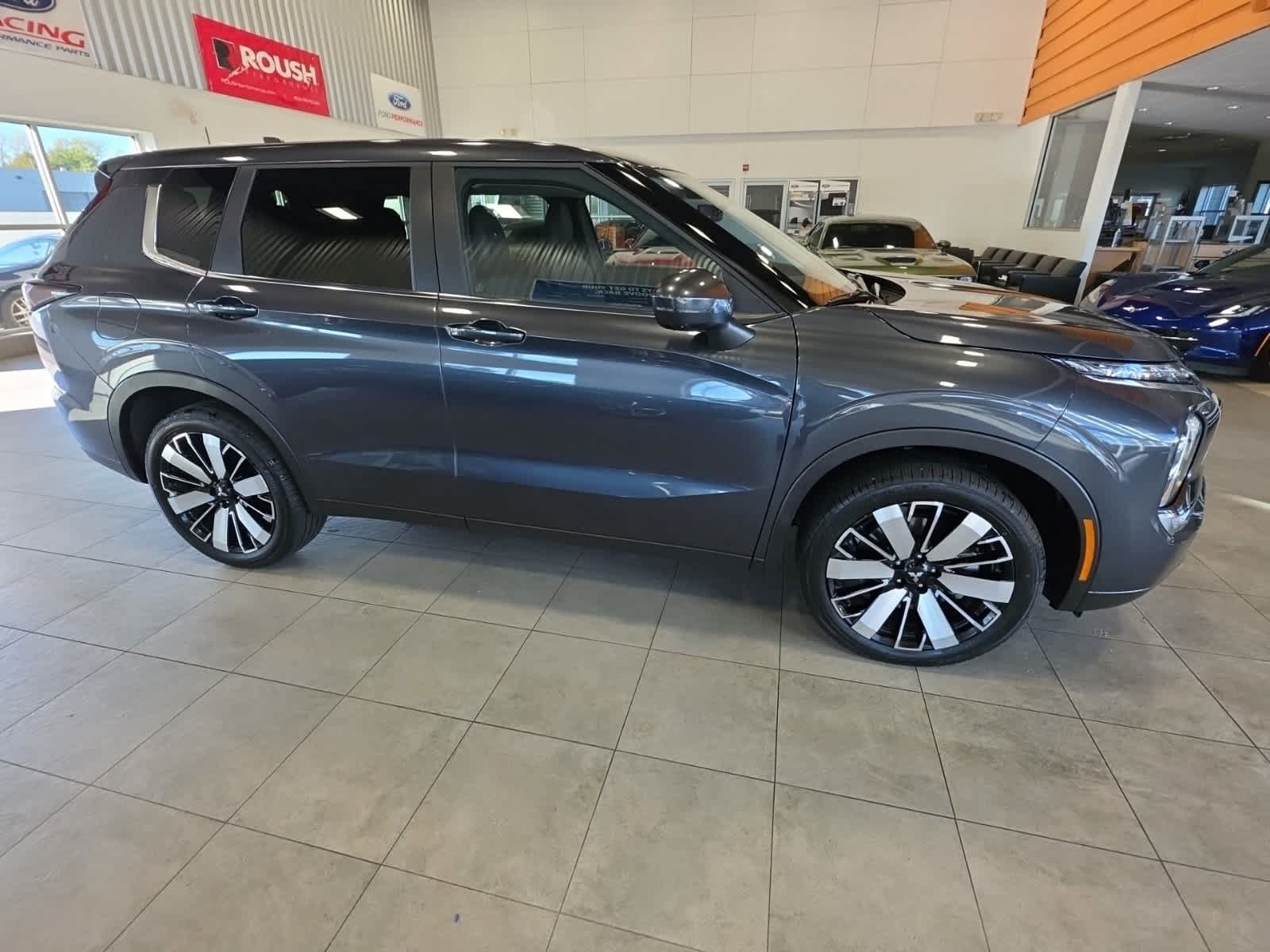 Used 2026 Mitsubishi Outlander SE FWD image 6