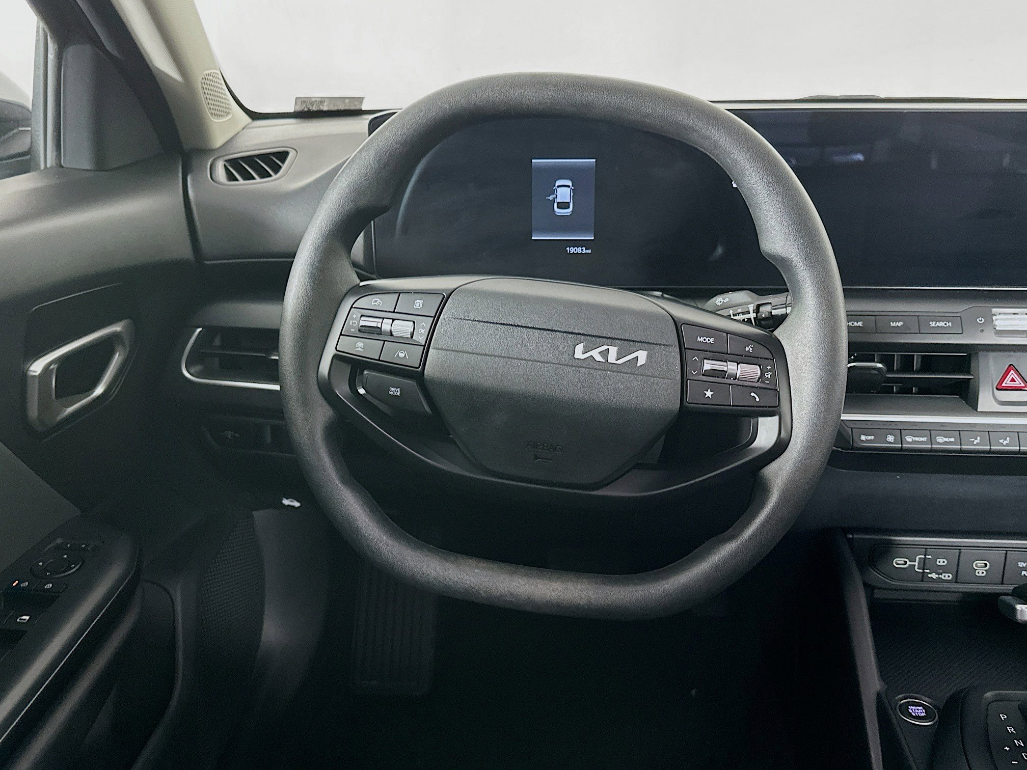 Used 2025 Kia K4 LXS image 18