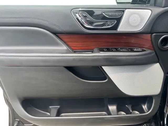 Used 2023 Lincoln Navigator L Reserve AWD/4WD image 13