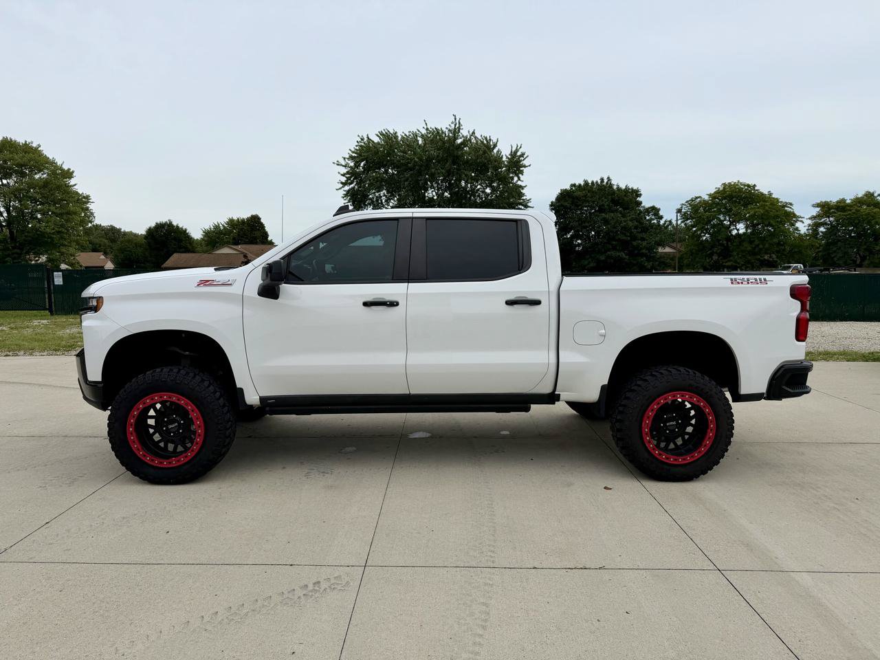 Used 2021 Chevrolet Silverado 1500 LT Trail Boss w/ Convenience Package II AWD/4WD image 2