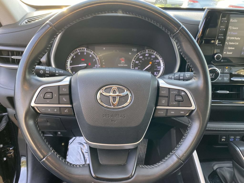 Used 2022 Toyota Highlander XLE AWD/4WD image 19
