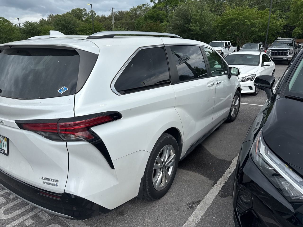 Used 2022 Toyota Sienna Limited AWD/4WD image 3