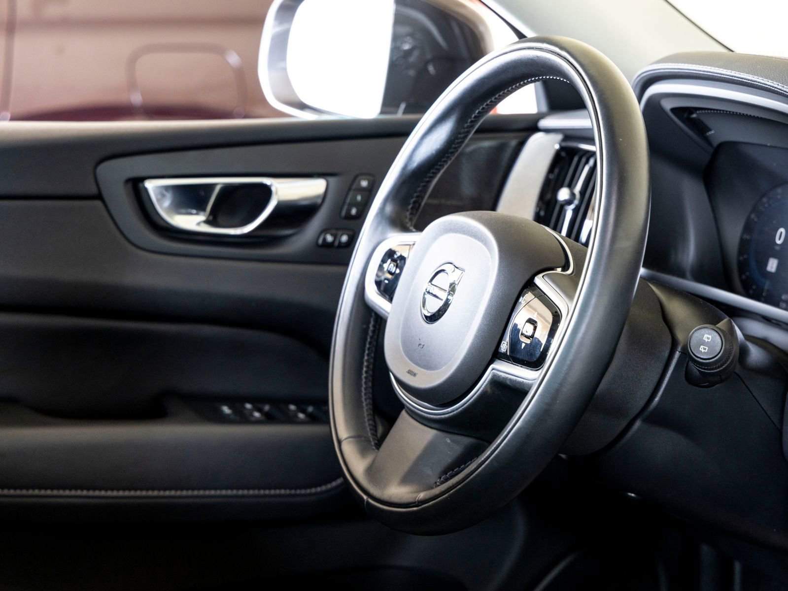 Used 2022 Volvo XC60 T8 Inscription w/ Advanced Package image 29