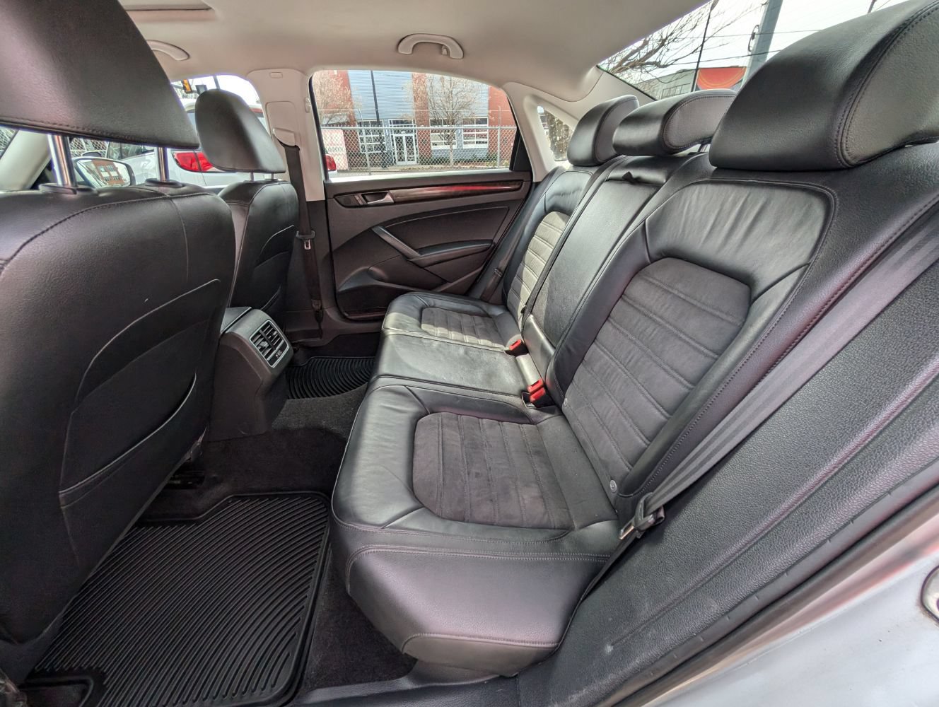 Used 2015 Volkswagen Passat 3.6 SEL Premium FWD image 17
