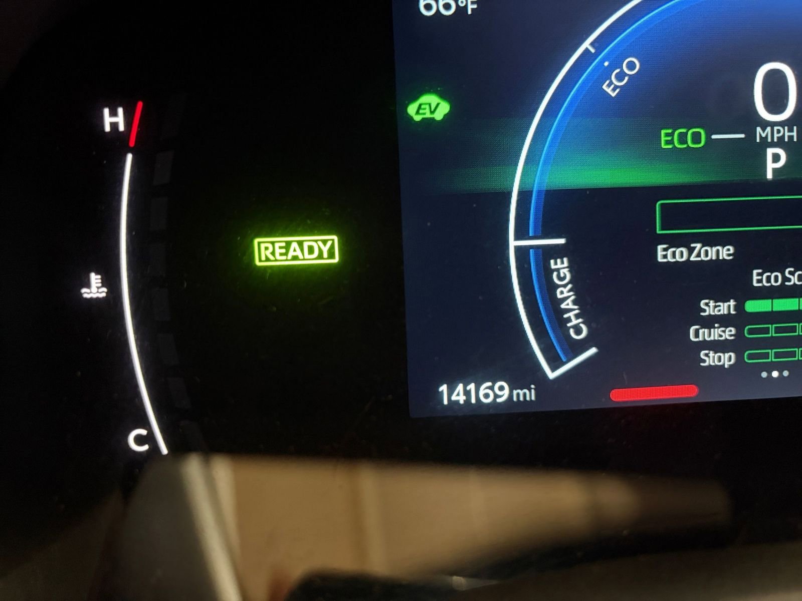 Used 2025 Toyota Camry SE image 40