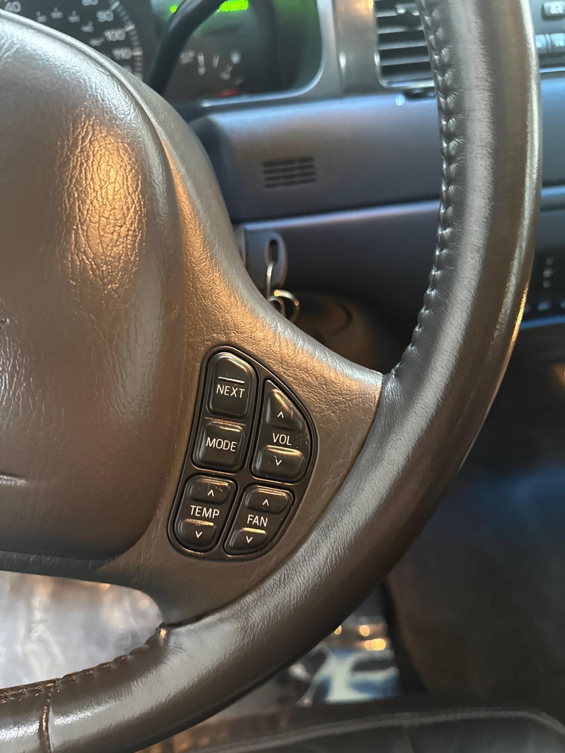 Used 2000 Lincoln Town Car Signature RWD image 21