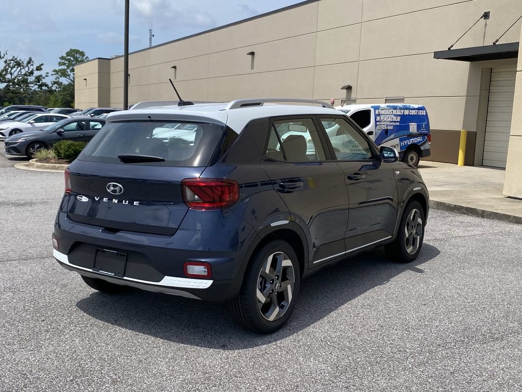 New 2026 Hyundai Venue SEL FWD image 8