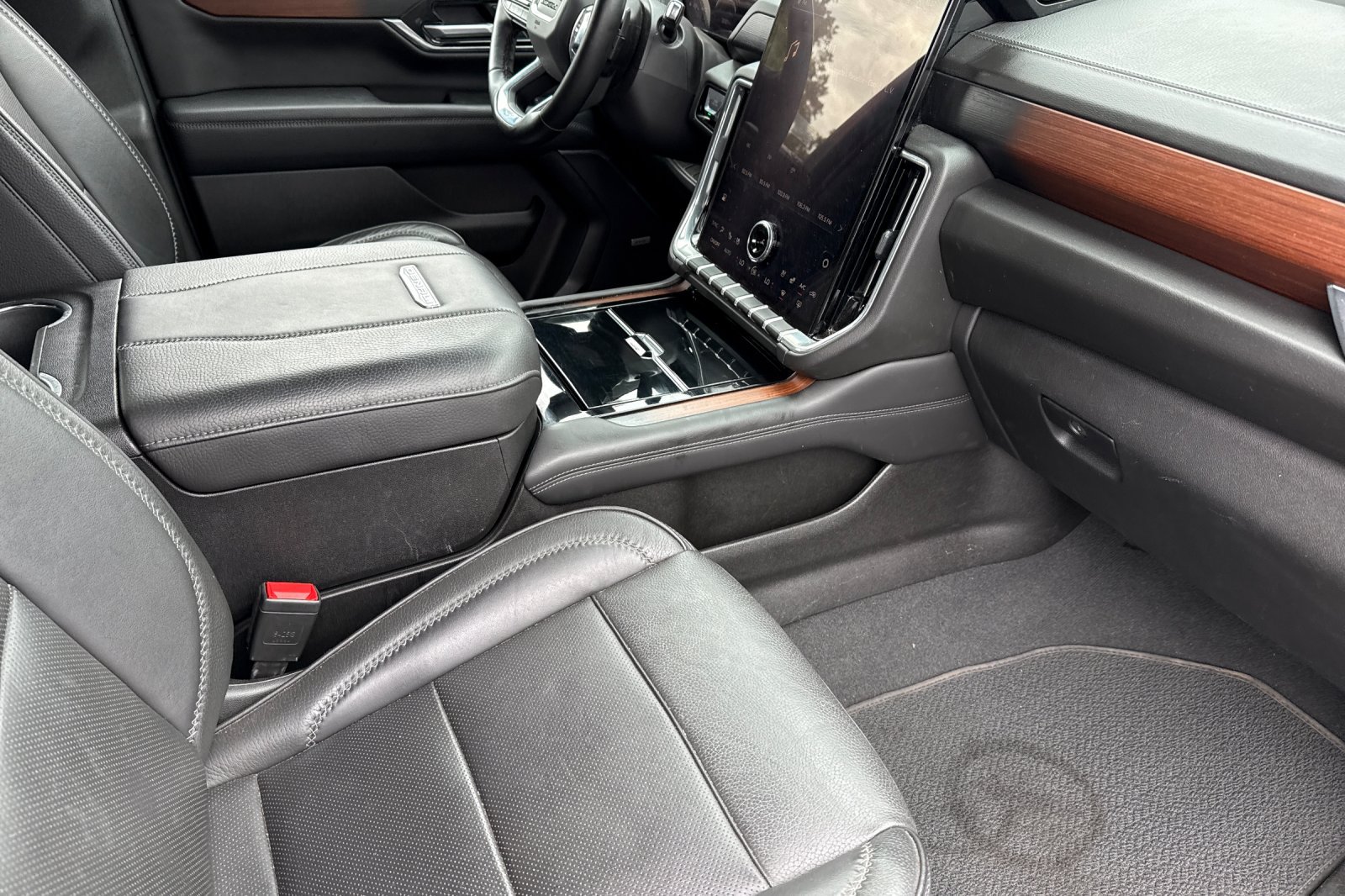 Used 2025 GMC Yukon Denali AWD/4WD image 21