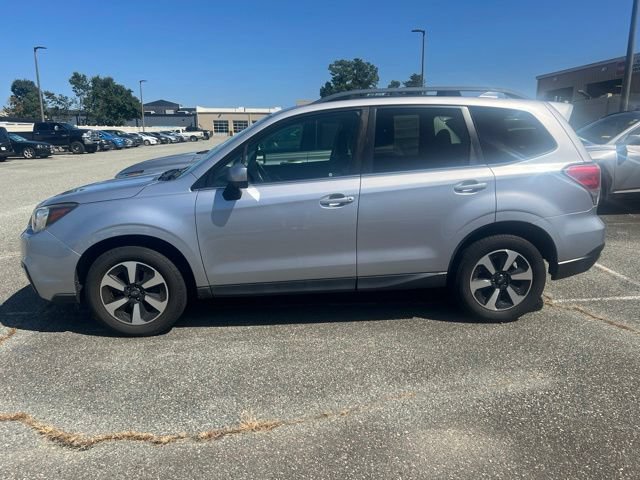 Used 2017 Subaru Forester 2.5i Limited AWD/4WD image 1