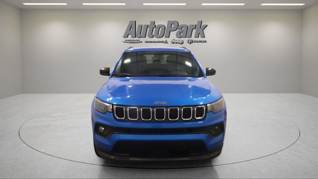 Used 2024 Jeep Compass Latitude AWD/4WD image 2