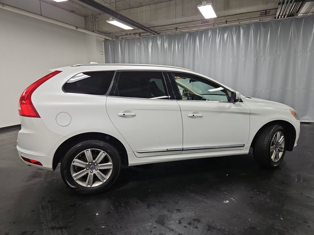 Used 2016 Volvo XC60 T6 image 10