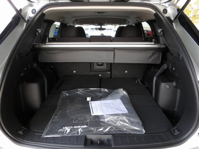 New 2025 Mitsubishi Outlander ES image 9