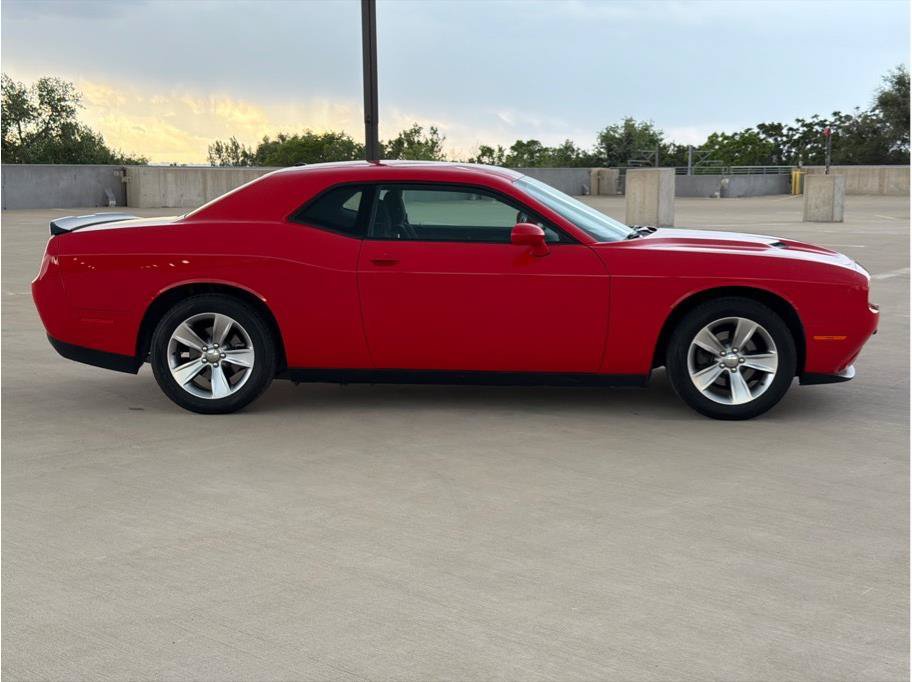 Used 2016 Dodge Challenger SXT RWD image 9