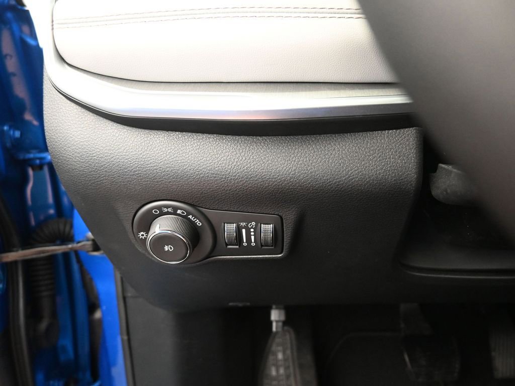 New 2025 Jeep Compass Limited image 33