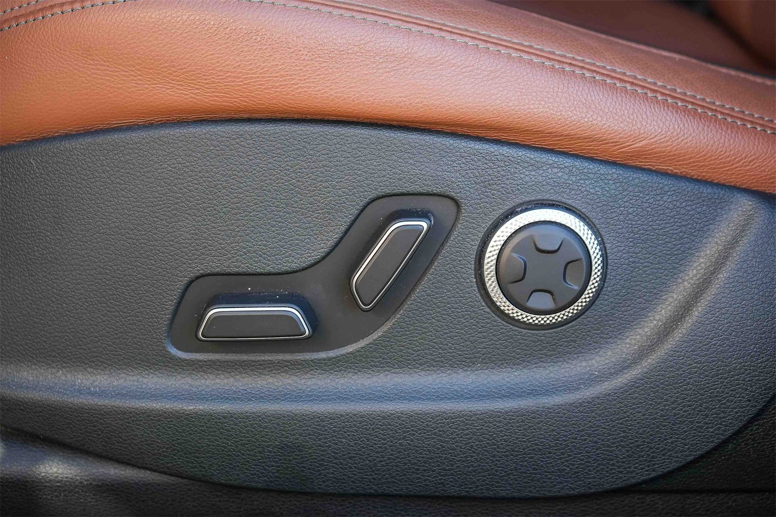 Used 2023 Genesis GV70 2.5T w/ Advanced Package image 20