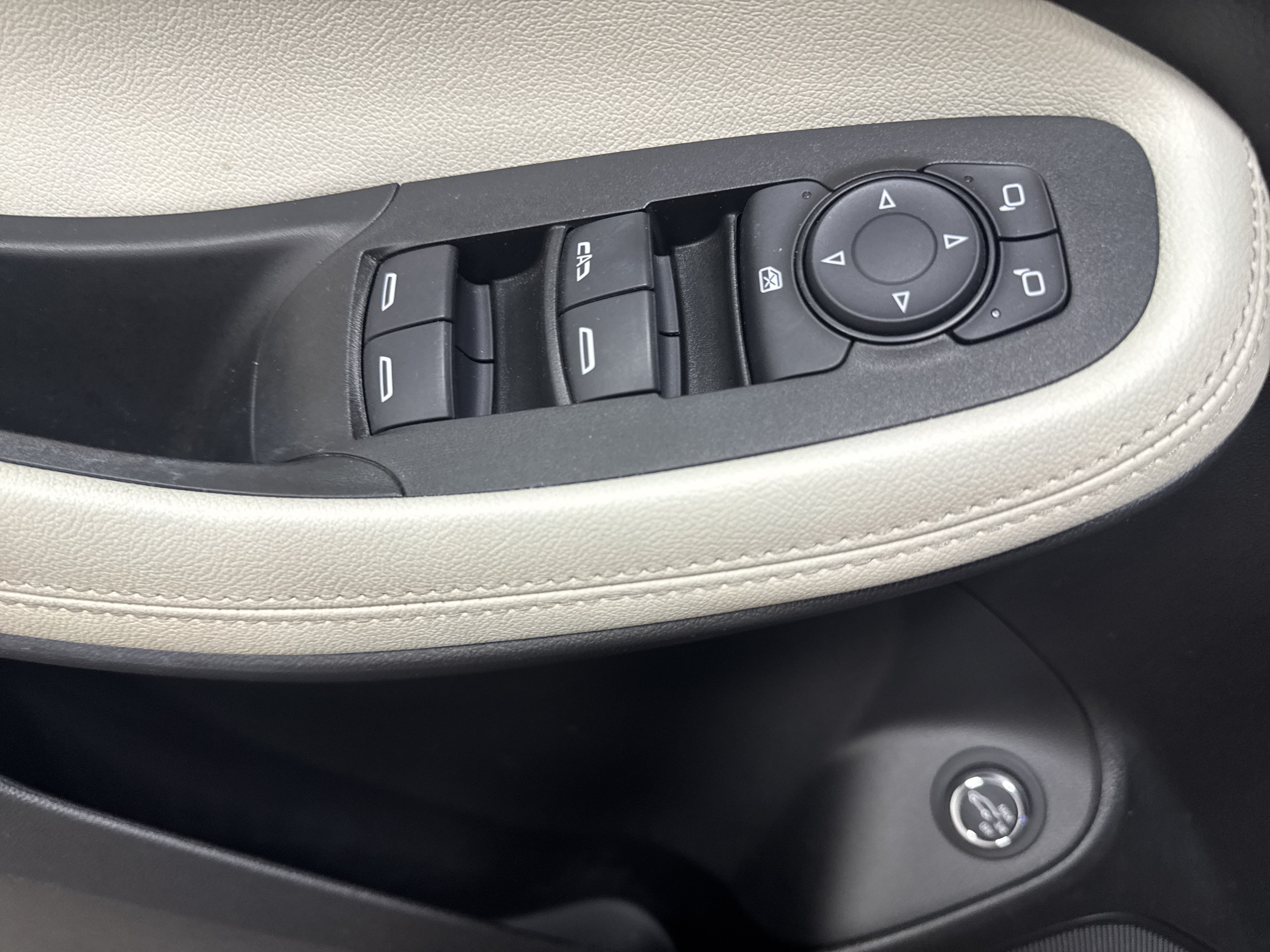 Used 2021 Buick Encore GX Essence w/ Advanced Technology Package AWD/4WD image 27