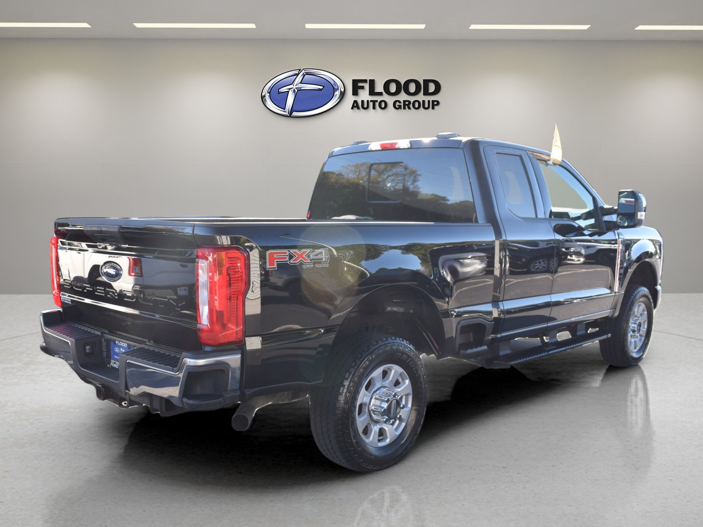 Used 2024 Ford F350 XLT w/ FX4 Off-Road Package AWD/4WD image 3