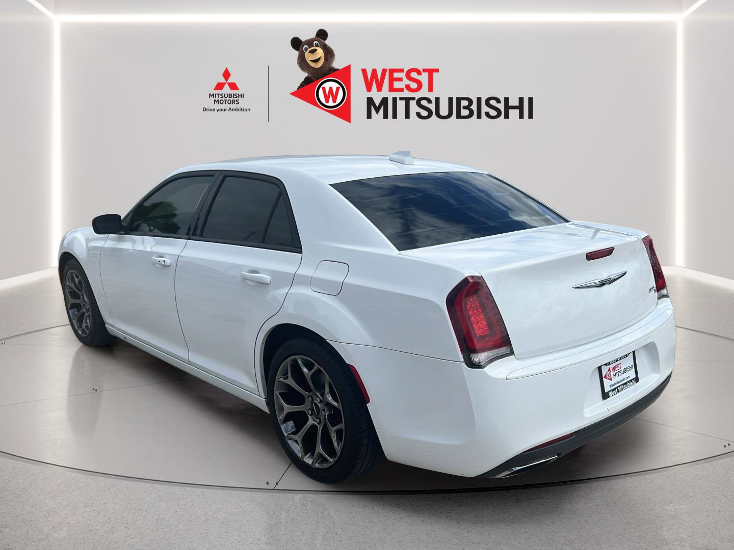 Used 2016 Chrysler 300 S RWD image 3