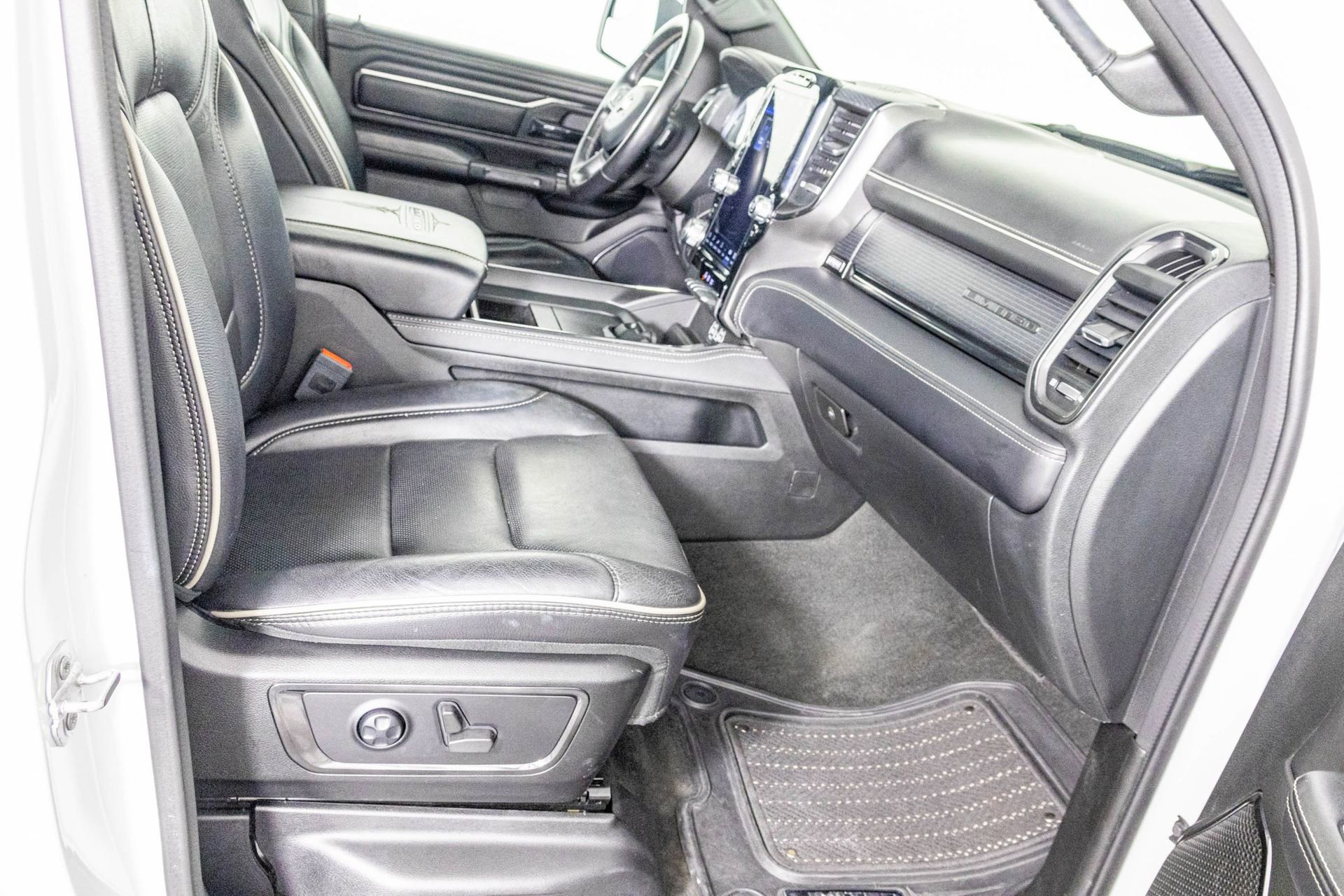 Used 2023 RAM 1500 Limited w/ Body Color Bumper Group image 38