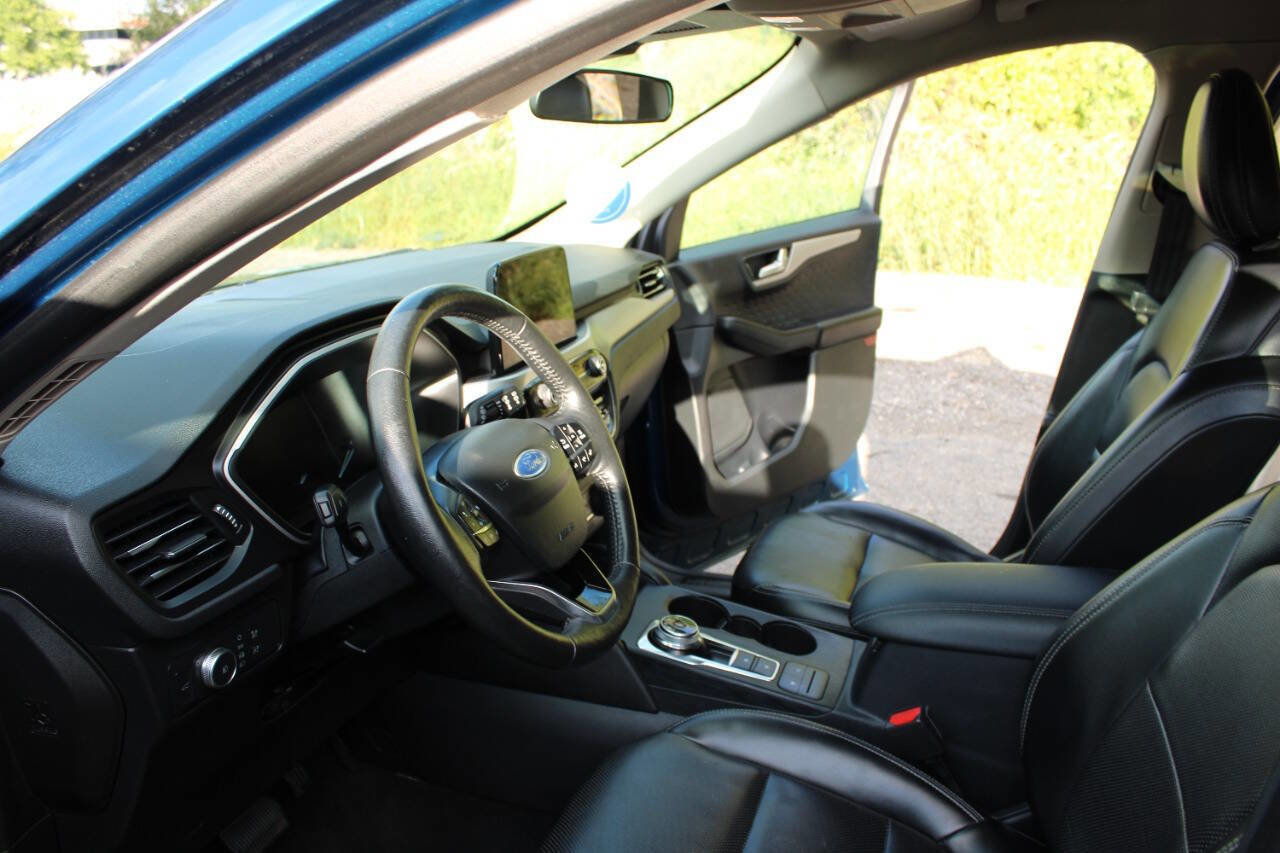 Used 2020 Ford Escape SEL image 9