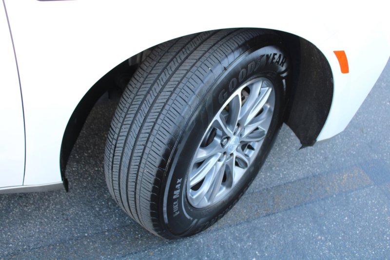 Used 2022 Buick Enclave Essence image 21