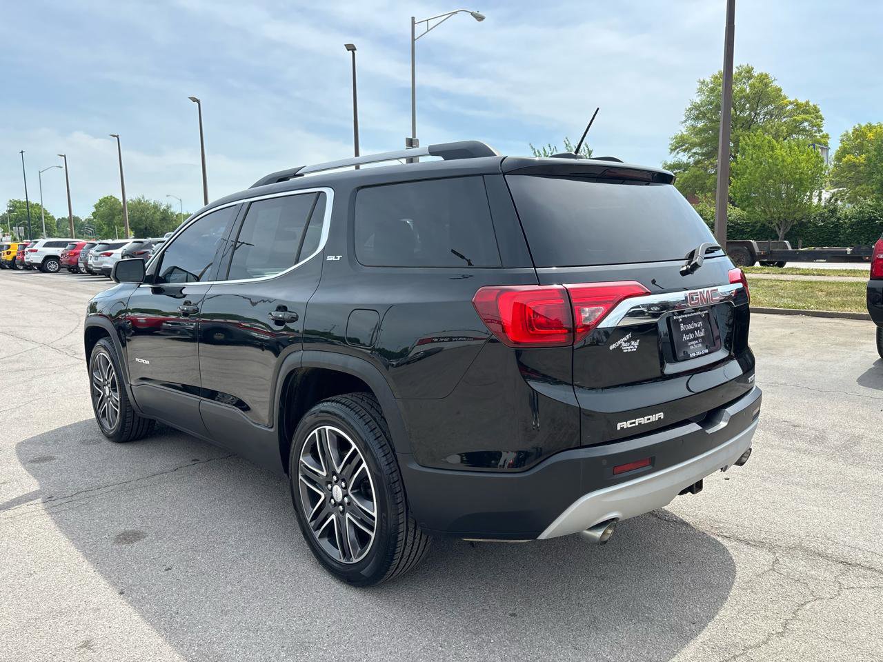 Used 2017 GMC Acadia SLT AWD/4WD image 5