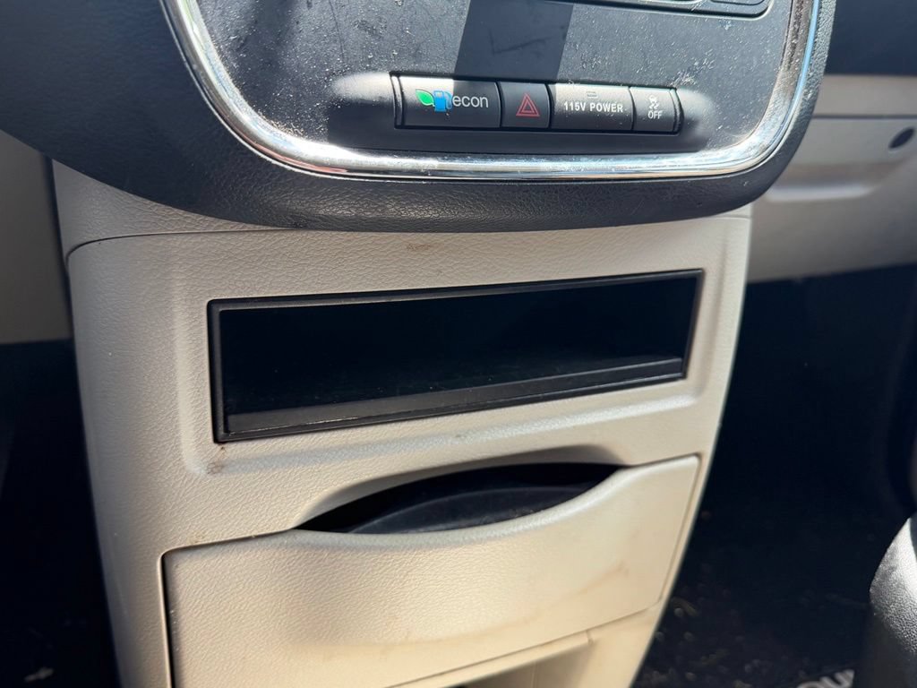 Used 2013 Chrysler Town & Country Touring FWD image 26