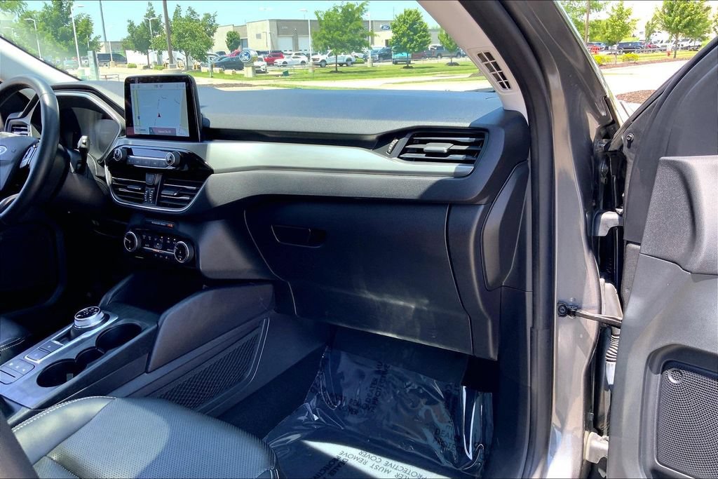 Used 2022 Ford Escape Titanium w/ Class II Trailer Tow Package AWD/4WD image 16