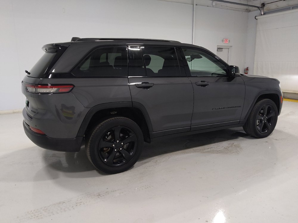 Used 2023 Jeep Grand Cherokee Limited w/ Black Appearance Package AWD/4WD image 10