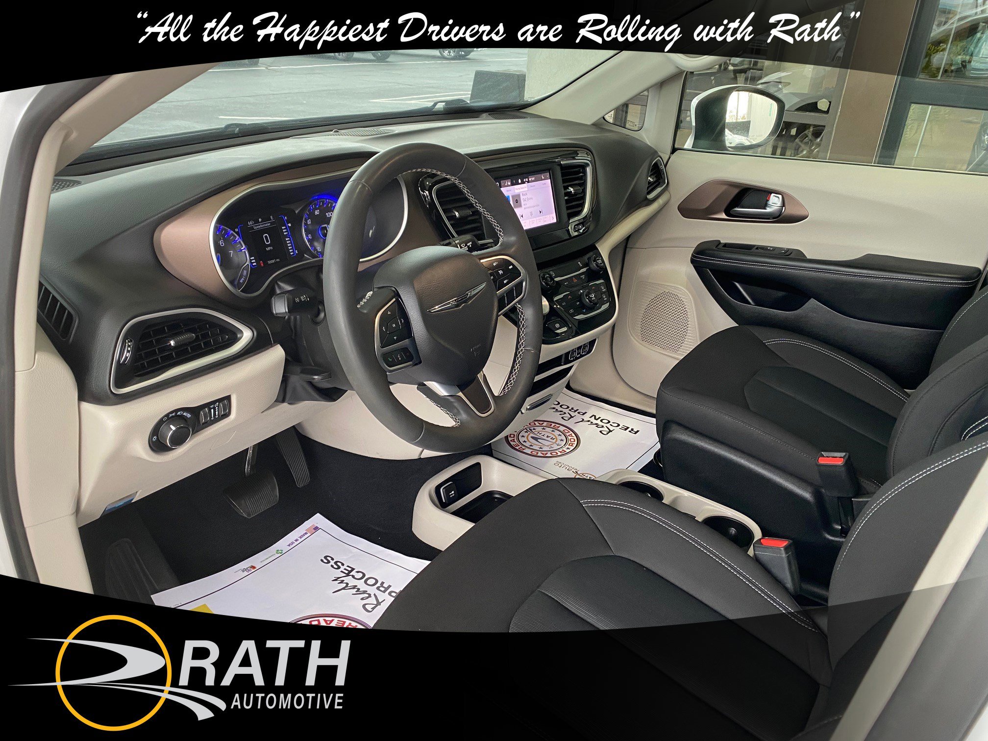 Used 2022 Chrysler Voyager LX image 12