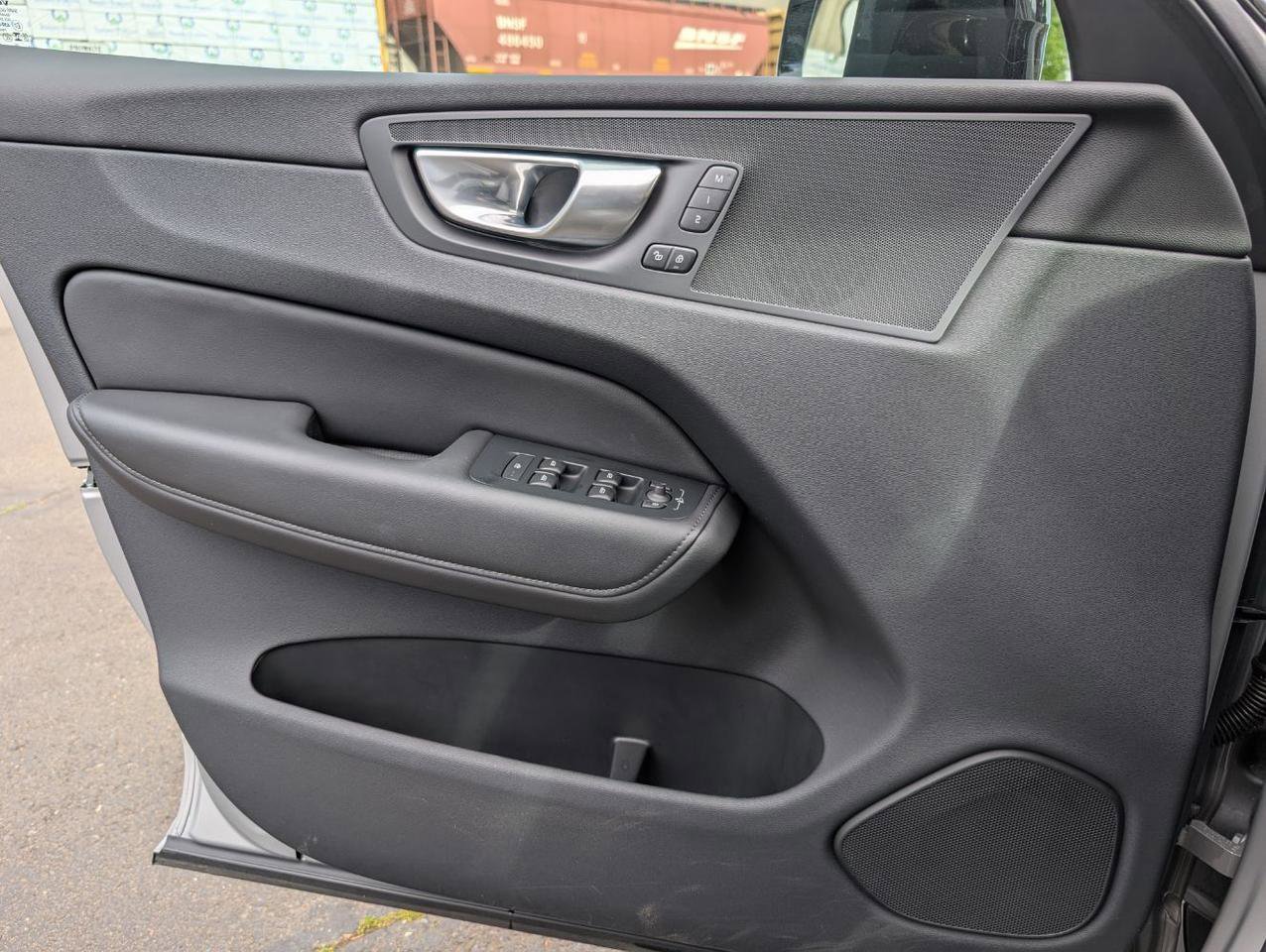 Used 2025 Volvo XC60 B5 Core AWD/4WD image 23