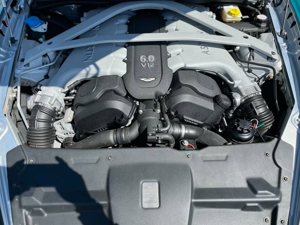 Used 2015 Aston Martin DB9 Coupe RWD image 23