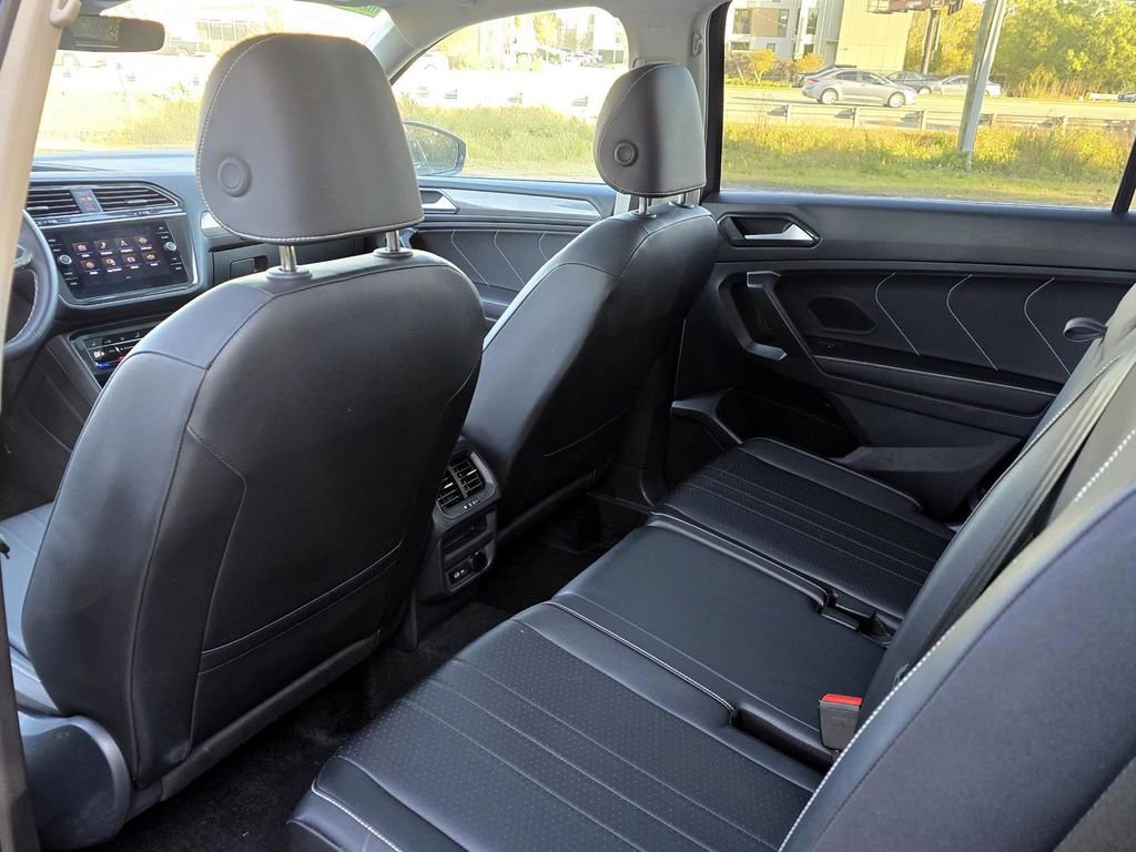Used 2024 Volkswagen Tiguan SE image 25