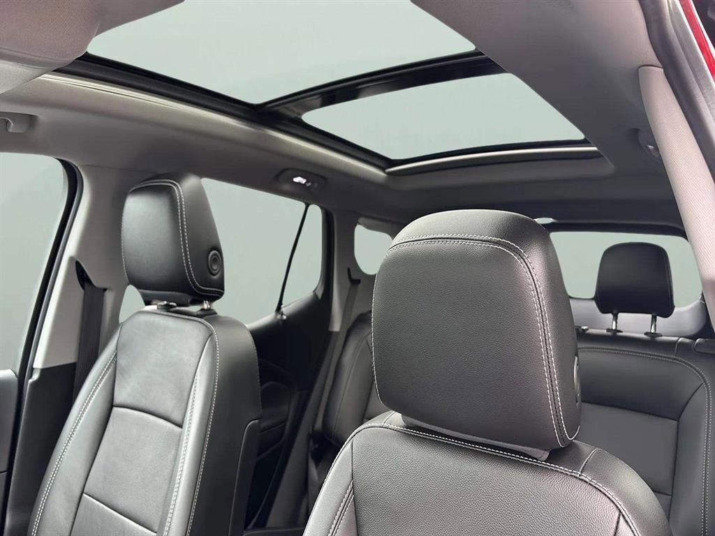 Used 2023 GMC Terrain SLT w/ Infotainment Package II image 10