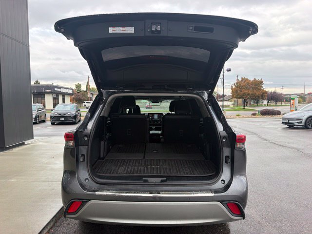 Used 2021 Toyota Highlander Platinum AWD/4WD image 6