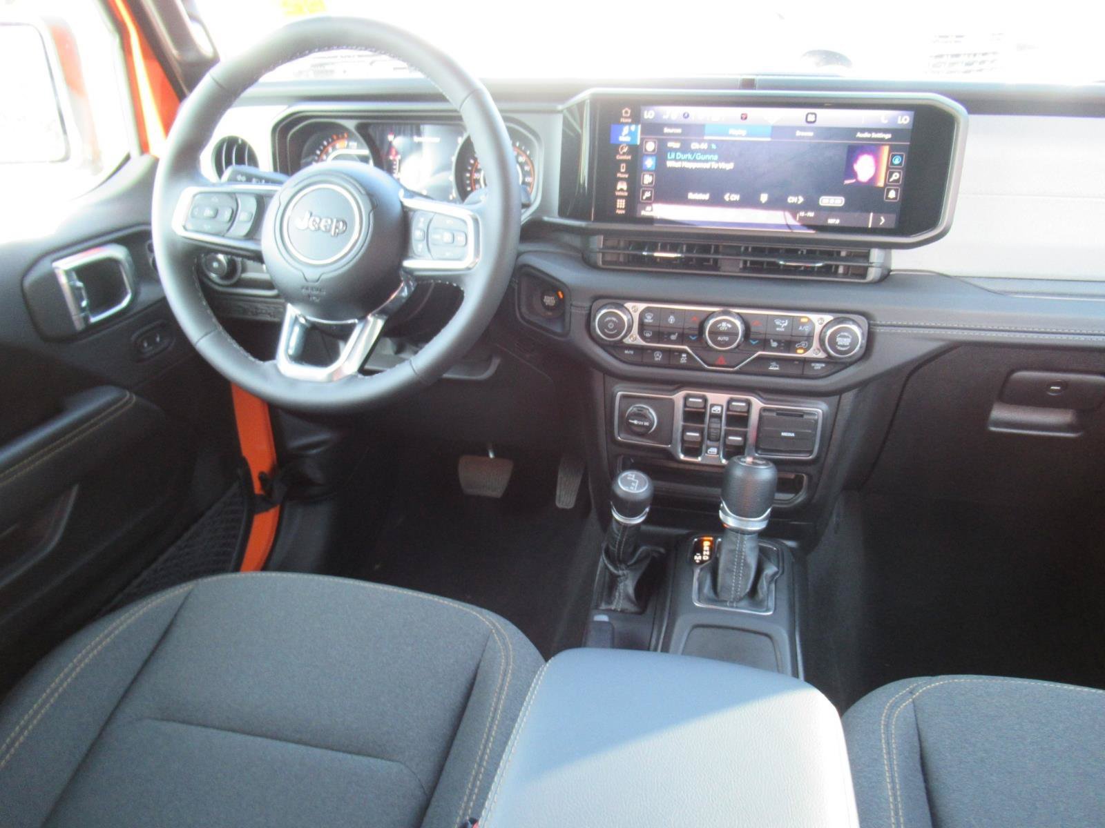Used 2025 Jeep Wrangler Unlimited Sahara AWD/4WD image 14