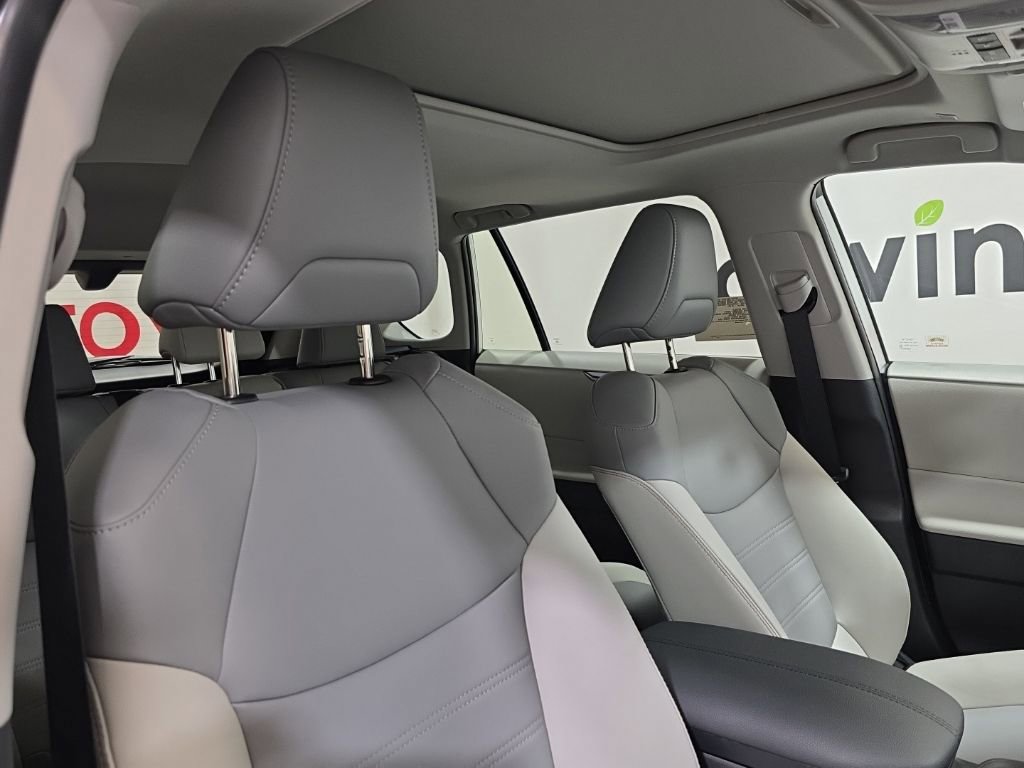 Used 2025 Toyota RAV4 XLE Premium image 12