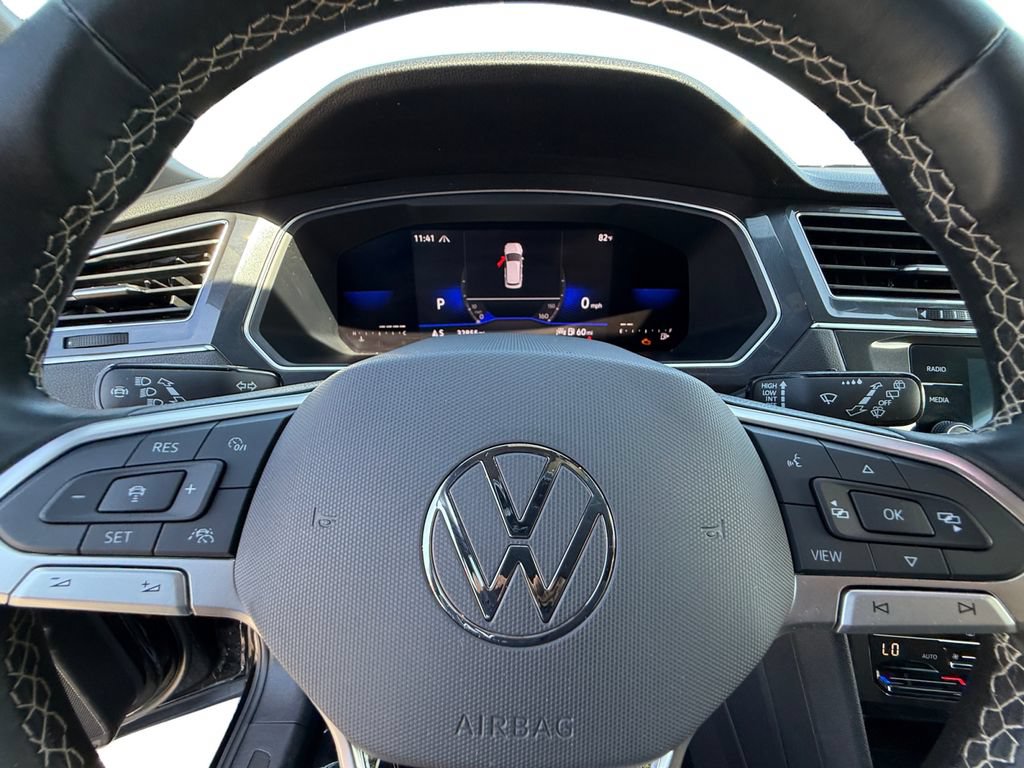 Used 2023 Volkswagen Tiguan SE w/ Panoramic Sunroof Package AWD/4WD image 15
