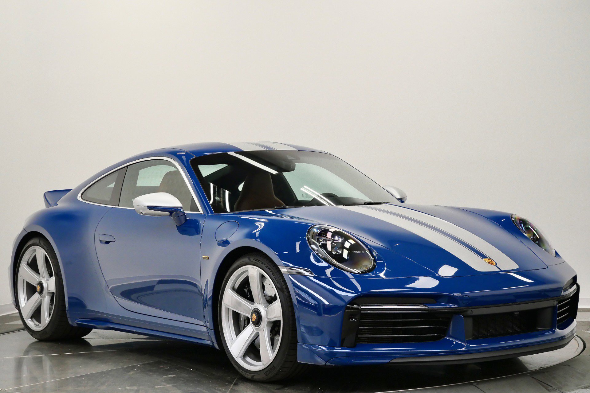 Used 2023 Porsche 911 Sport Classic RWD image 3