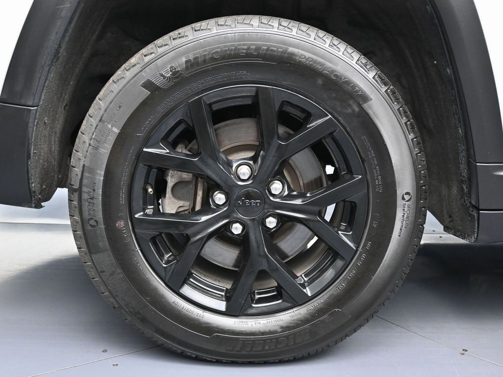 Used 2024 Jeep Grand Cherokee L Laredo image 11