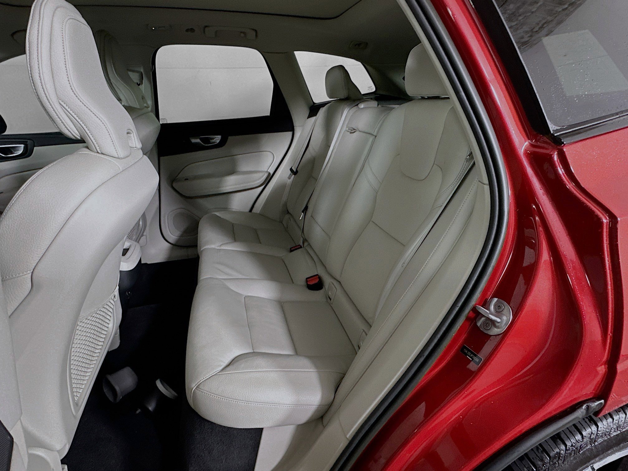 Used 2023 Volvo XC60 B5 Plus w/ Protection Package Premier image 26