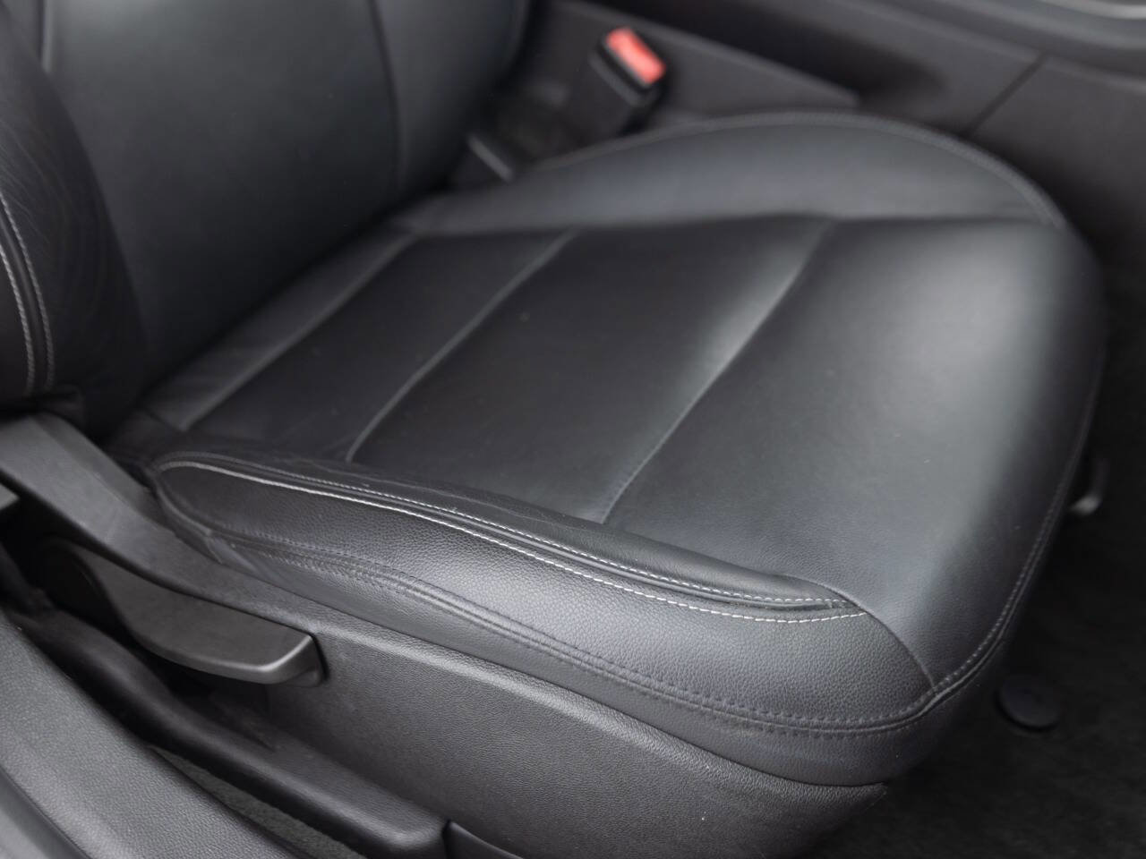 Used 2013 Chevrolet Volt Premium w/ Premium Trim Package FWD image 27