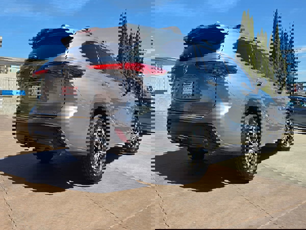 Used 2020 Toyota Highlander XLE image 12