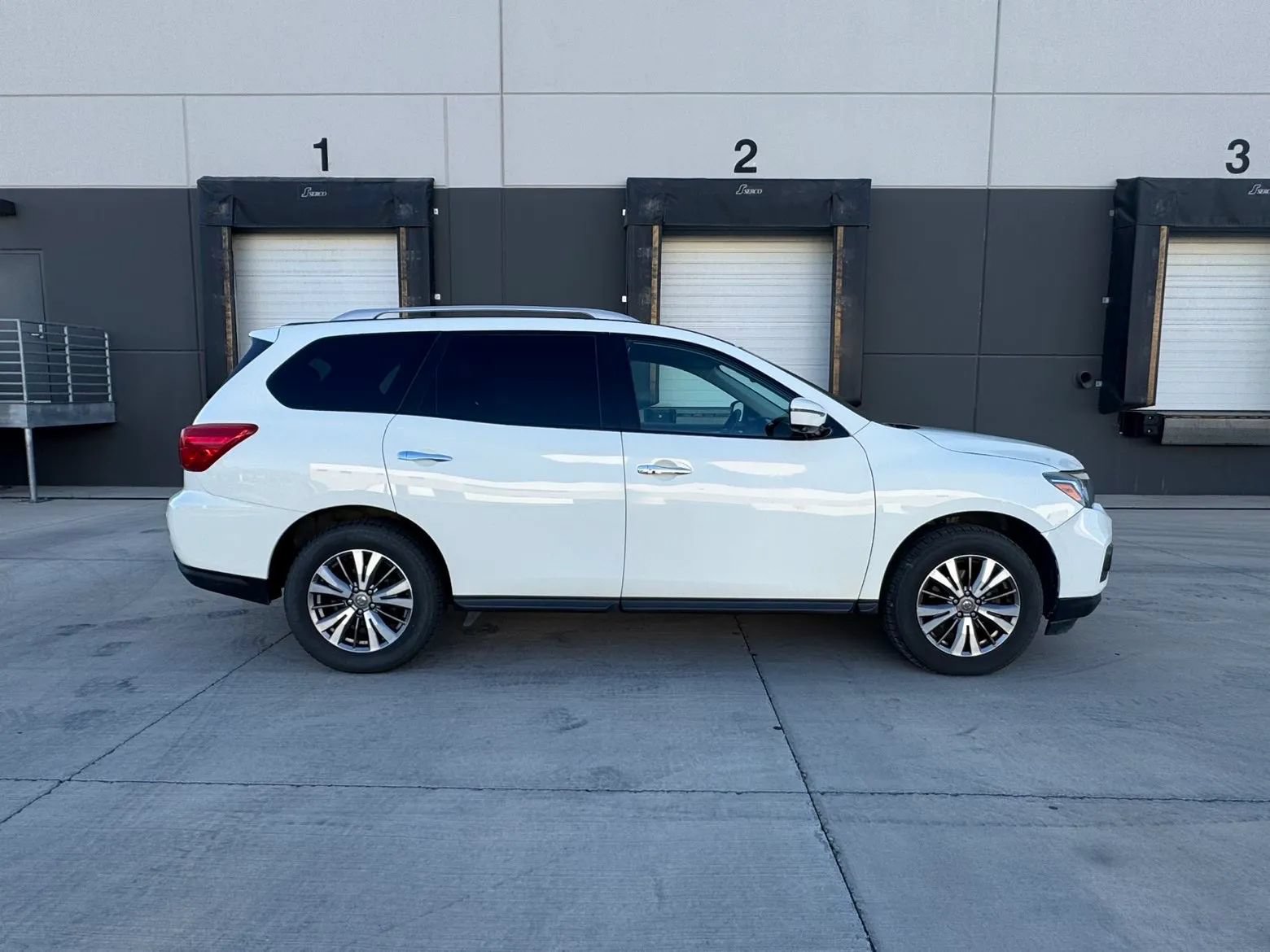 Used 2020 Nissan Pathfinder SL AWD/4WD image 6