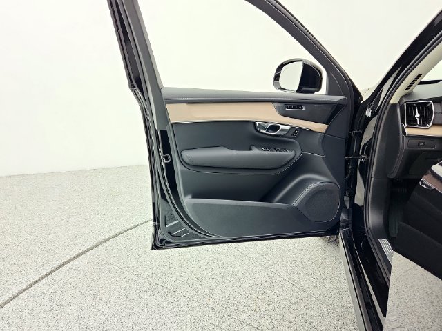 New 2026 Volvo XC90 B6 Plus w/ Protection Package Premier AWD/4WD image 27