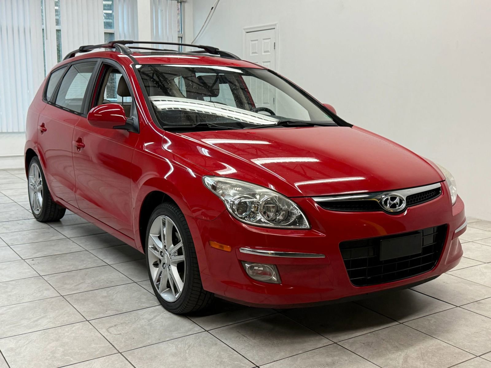 Used 2010 Hyundai Elantra SE image 1