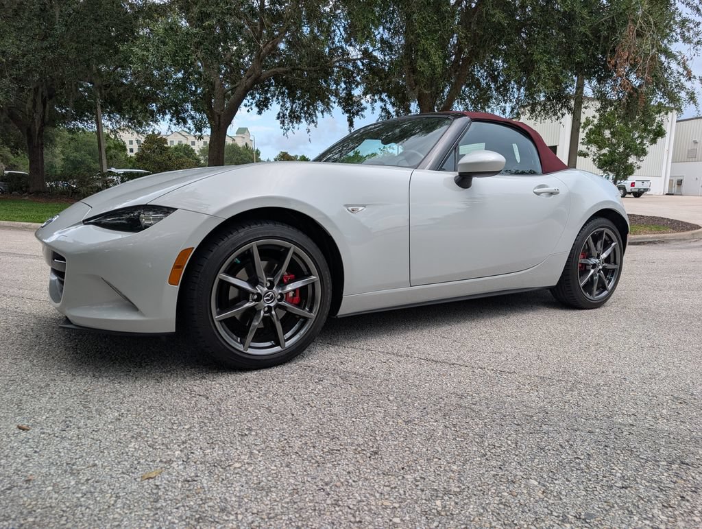 Used 2018 MAZDA MX-5 Miata Grand Touring RWD image 3