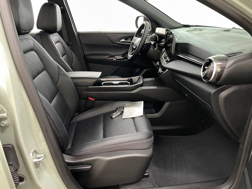 Used 2025 Chevrolet Equinox LT w/ Convenience Package II FWD image 34