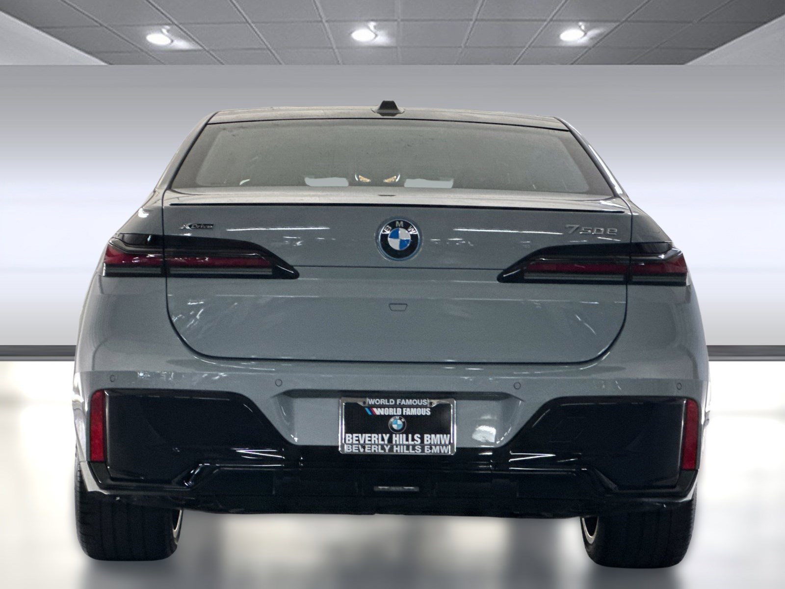 New 2026 BMW 750e xDrive w/ Executive Package image 9